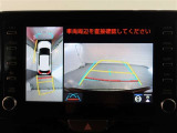 パノラミックビューモニター付きです。車両を上から見たような映像をディスプレイオーディオ画面に表示。運転席からの目視だけでは見にくい、車両周辺の状況をリアルタイムでしっかり確認できます。