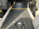 車いす用固定装置2基です。