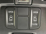 【両側パワースライドドア】スマートキーや運転席のスイッチで後席両側スライドドアの開閉が可能♪電動だから力を入れてドアを開ける必要が無く、小さなお子様でも簡単に開け閉めでき快適です♪