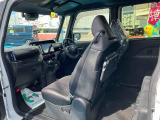 安全安心な走行のために、納車前には小さなクルマを知り尽くしたエキスパートが基本性能に関わる機能や状態を徹底的に点検しています。