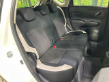 後部座席も気になるようなキズ・汚れやへたり等、大きなダメージはなく、良好な状態です。
