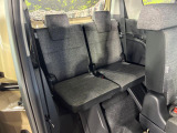 3列目シートはもちろん状態良好☆大人でもゆったりと座って頂けますので、大人数でのお出かけもラクラクです♪ご家族で、気の知れた仲間で、ドライブに行くのが楽しみですね♪