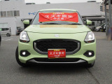 凛としたフェイスが魅力のフロントデザイン!白い光・ハイレスポンス、低燃費の【LEDヘッドランプ】!