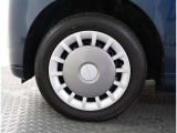 かっこいいホイールですね。 車のイメージを大きく左右するホイール部分はコダワリを持ちたいですね。