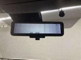 ミラーではなくカメラ映像で広報確認ができるデジタルインナーミラーを搭載!荷物があって後方確認ができないときや雨天時などにとても便利です☆