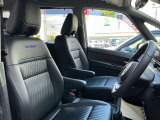 セレナの運転席・助手席は、ゆったりと座れるサイズで、長時間の運転でも快適です。また、シートベンチレーションなどの快適装備も充実しています。