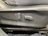 【パワーシート(電動シート)】シートを電動で、前後にスライドまたは上下の高さなどを調整することができます!細かい操作もスイッチ一つでできるので、とても便利です!