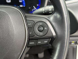 ステアリング右側にはオートクルーズコントロールやレーンキープアシストと運転を楽にしてくれる装備が備わっております!!是非ともお使い下さい!!