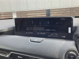 【マツダコネクト】  オーディオ操作、車両装備、ナビ案内など、統合的にモニターできる見やすいサイズのディスプレイです。