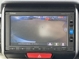 【バックモニター】後ろのカメラの映像をモニターに映し出すことができます!後方の見えない死角や、障害物との距離感をしっかり確認することができます!駐車が苦手な方におすすめです。