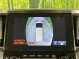 【パノラミックビューモニター】専用のカメラにより、上から見下ろしたような視点で360度クルマの周囲を確認することができます☆死角部分も確認しやすく、狭い場所での切り返しや駐車もスムーズに行えます。
