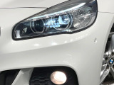 ●LEDヘッドライト:夜間走行時も良好な視界を確保し安心して運転できる高輝度LEDヘッドライトを装備!点灯速度が早く、消費電力も抑えられています。