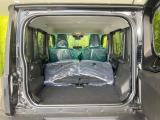 普段のお買い物や通勤、送迎等に十分な荷室スペースを確保しております。セカンドシートを倒すと、大きな荷物の積載も可能です♪