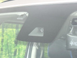 【三菱e-Assist】走行中に前方の車両等を認識し、衝突しそうな時は警報とブレーキで衝突回避と被害軽減をアシスト。より安全にドライブをお楽しみいただけます。