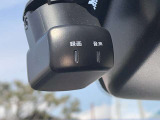 ドライブレコーダー装備です!もしもの時やあおり運転など、映像記録は証拠になるのであると安心ですね!