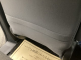 【収納】後部座席収納。散乱しがちな小物を収納するのに便利です。お子様のおもちゃやティッシュボックス、書類等様々なものの収納が可能です。