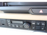 オートエアコン付です。簡単操作で快適に車内温度をコントロールします。