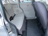 リアシートです!汚れや破れも無く良好です♪後部座席は大人の人でも足元ゆったりしております♪