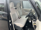 運転席は視認性や操作性を重視したつくりで、どなたでも扱いやすく快適にお乗りいただけます。清掃を行い、安心してご覧いただける状態で展示しております。