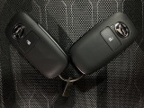 【キーフリーシステム】電子キーをポケットやカバンに入れて携帯しているだけでドアの開け閉めやエンジンのON/OFFが出来ます☆ また、イモビライザー機能も備わっていますので盗難対策もバッチリです☆