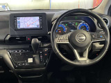 【運転席】