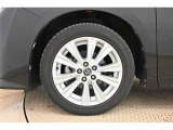 純正なので車に似合うデザインになっていますね。スタッドレスタイヤもご相談下さい。