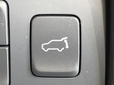 【パワーバックドア】スマートキーや運転席のボタンを押すだけでリアゲートが自動で開閉します!荷物を持っている時や、高い位置にあるバックドアを閉める際に便利な機能です♪