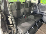後部座席も気になるようなキズ・汚れやへたり等、大きなダメージはなく、良好な状態です。