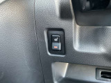 運転席シートにはシートヒターを装備。