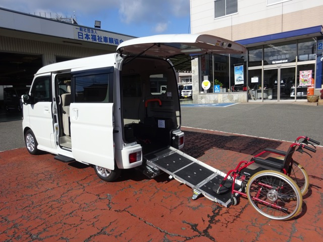 エブリイワゴン ウィズ 車いす移動車 左右分割式リアシート付 