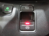 電子パーキングブレーキ仕様となります。ブレーキホールド機能を搭載しているので、渋滞時や信号待ち等に便利です。