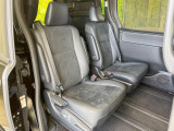 後部座席も気になるようなキズ・汚れやへたり等、大きなダメージはなく、良好な状態です。