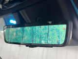 【デジタルインナーミラー】カメラが撮影した車両後方の映像をルームミラー内に表示。クリアな視界で状況の確認が可能です!※ドラレコ機能ご利用には別途SDカードをご用意いただく場合があります。