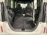 リアシートを倒すと、ラゲッジスペースを広くお使いいただけます!