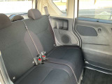 ゆったりしたリヤシート足元空間も広くリラックスしてドライブが楽しめます。