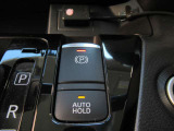 『パーキングブレーキ』です♪♪『オートホールド』は走行停止中にブレーキから足を離しても停止状態を保つ装置です♪♪