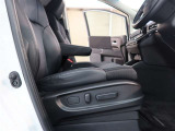パワーシート搭載。微妙な調整が手軽にでき、ピッタリなポジションで運転することが可能です。