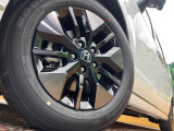 【純正16インチアルミホイール】外観にマッチした純正アルミホイールを装着しております。各種社外アルミホイールや、スタッドレスタイヤも取扱いしております。是非ご相談ください♪