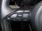 ステアリングスイッチ付き。前方から目を離すことなく操作することが可能です。