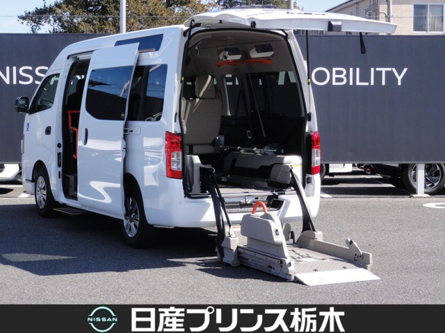 キャラバン 2.5 チェアキャブ 車いす1+1名仕様 