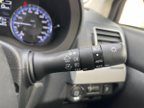 【オートライト】周りの明るさに応じて自動でヘッドライトの点灯・消灯ができる機能です!ライトの付け忘れ・消し忘れなどが無くなり、雨の日や夕方の走行も安心!トンネル通過時も便利ですね♪