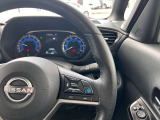 プロパイロット(同一車線運転支援)アクセル・ブレーキ・ステアリング操作をクルマがサポート。高速道路などで、ドライバーの負担を軽減します。