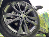 【純正17インチアルミホイール】外観にマッチした純正アルミホイールを装着しております。各種社外アルミホイールや、スタッドレスタイヤも取扱いしております。是非ご相談ください♪