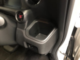 【ドリンクホルダー】こちらにドリンクホルダーがついています!