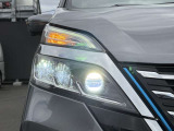【LEDヘッドライト】とっても明るいLEDヘッドライトが装着されているので、夜の運転も明るく安全です。