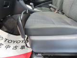 助手席には荷物が滑り落ちないように、アシストしてくれるシートがついています^^