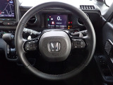 ハンドル左側にはオーディオ操作が出来るオーディオリモートコントロールスイッチ、右側にはHonda SENSINGとオートクルーズコントロールのスイッチを装備!