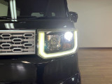LEDヘッドライトを装備!白く明るい光で暗い道もはっきり照らして安全に運転出来ます!