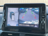 アラウンドビューモニターです。上空からお車の周りを見る感覚で表示されますので、車庫入れも簡単