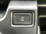【パワースライドドア】スマートキーや運転席のスイッチでスライドドアの開閉が可能♪電動だから力を入れてドアを開ける必要が無く、小さいお子様でも、重い荷物を持っている時もラクに開け閉めできます♪